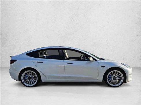 Used 2021 Tesla Model 3 Standard Range Plus image 4