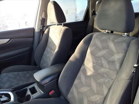 Used 2016 Nissan Rogue S w/ Appearance Package image 9