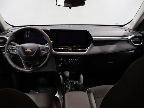 Used 2025 Chevrolet TrailBlazer LT AWD/4WD image 17