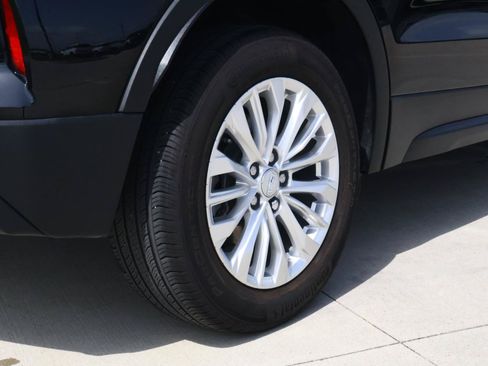 Certified 2024 Cadillac XT4 Luxury FWD image 12