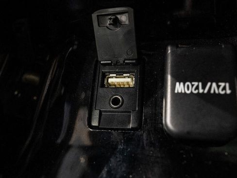 Used 2017 Toyota Prius Three image 18