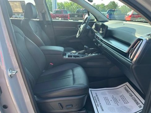 Used 2025 Kia Sorento EX w/ Panoramic Sunroof Package FWD image 11
