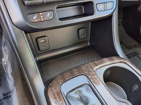 Used 2016 GMC Canyon SLT w/ Driver Alert Package image 9