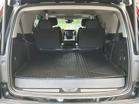 Used 2020 Cadillac Escalade Luxury AWD/4WD image 16