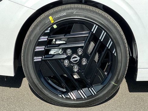 New 2026 Nissan Sentra SR FWD image 31