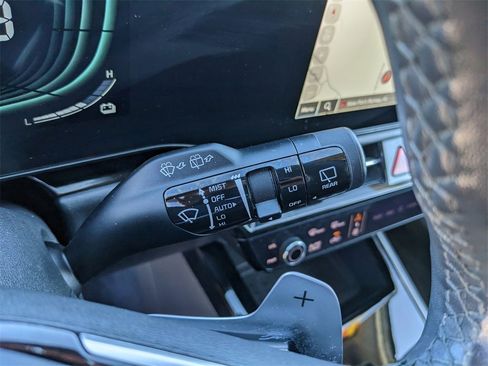 Certified 2023 Kia Niro SX Touring image 34