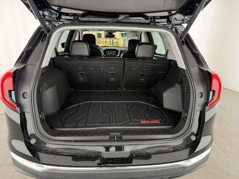 Used 2022 GMC Terrain SLT w/ LPO, Floor Liner Package FWD image 5
