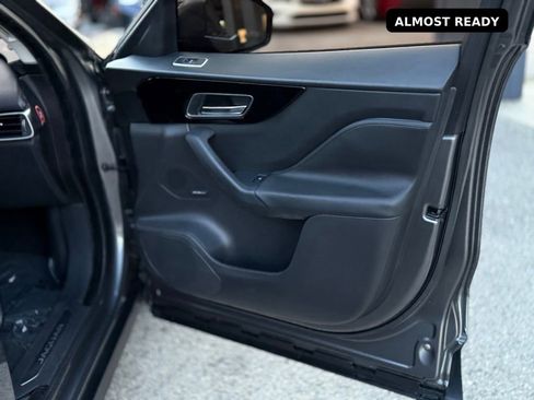 Used 2018 Jaguar F-PACE Premium image 14