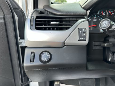 Certified 2019 Chevrolet Suburban LT RWD image 30