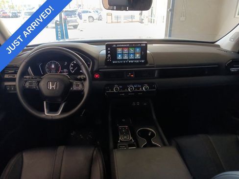 Used 2023 Honda Pilot Touring image 5