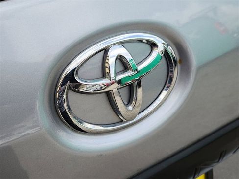 Used 2012 Toyota Sienna LE image 26