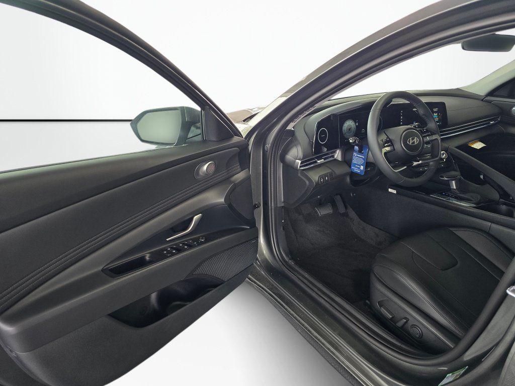 New 2026 Hyundai Elantra Limited FWD image 31