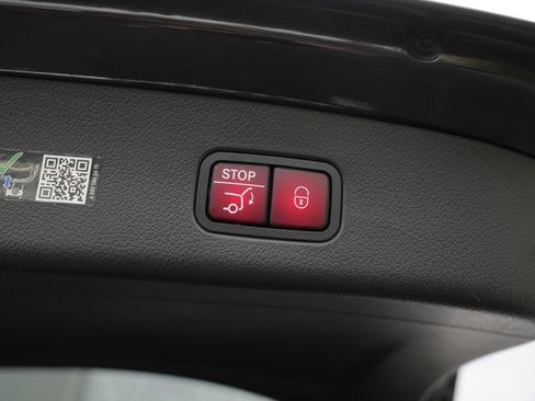 Used 2023 Mercedes-Benz GLC 300 4MATIC w/ Exclusive Trim Package image 16