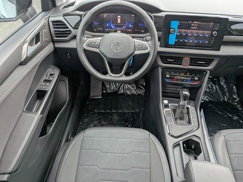 New 2026 Volkswagen Taos SE FWD image 16