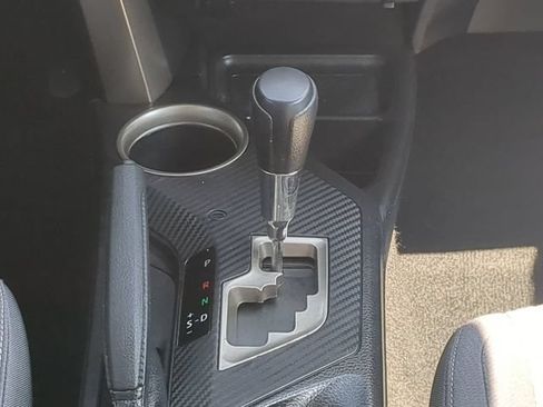 Used 2013 Toyota RAV4 XLE AWD/4WD image 18