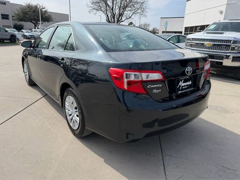 Used 2014 Toyota Camry LE image 2