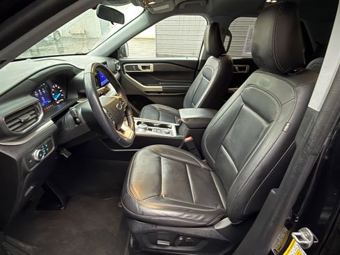 Used 2022 Ford Explorer XLT w/ Equipment Group 202A image 12