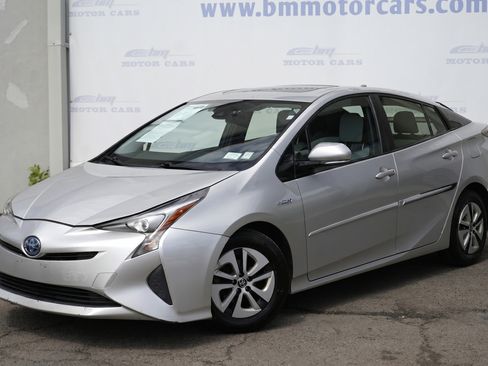 Used 2017 Toyota Prius Four w/ Advanced Technology Package FWD image 2