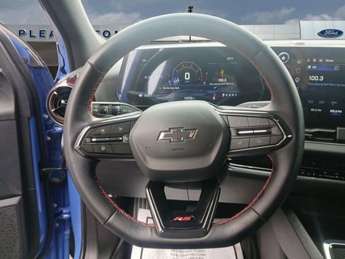 Used 2025 Chevrolet Equinox RS FWD image 12