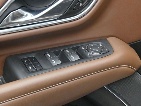 Used 2021 Chevrolet Tahoe High Country image 11