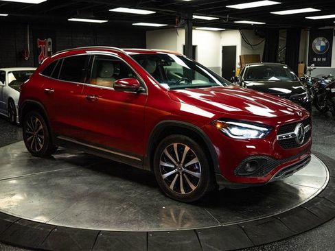 Used 2022 Mercedes-Benz GLA 250 4MATIC w/ Premium Package image 5