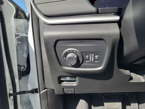 Used 2024 Jeep Grand Cherokee L Altitude AWD/4WD image 16