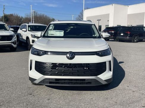 New 2026 Volkswagen Tiguan SE FWD image 2