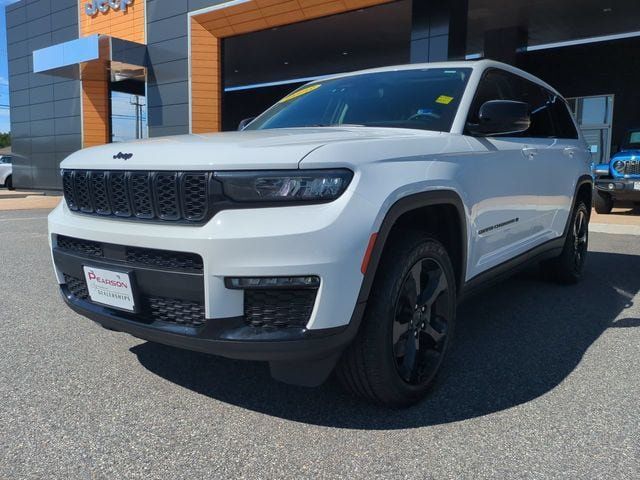 Used 2023 Jeep Grand Cherokee L Limited w/ Black Appearance Package AWD/4WD image 8