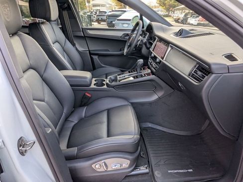 Certified 2026 Porsche Macan AWD/4WD image 25