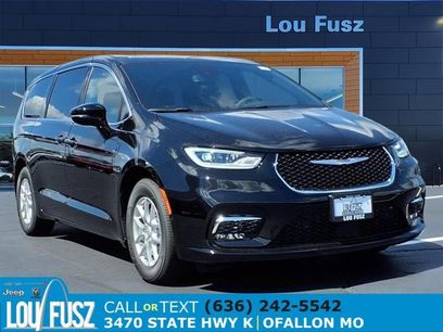 New 2026 Chrysler Pacifica Select