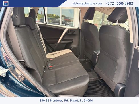 Used 2018 Toyota RAV4 LE FWD image 3