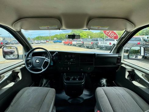 Used 2015 Chevrolet Express 2500 RWD image 11