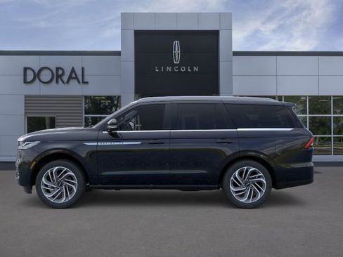 New 2025 Lincoln Navigator Reserve AWD/4WD image 3