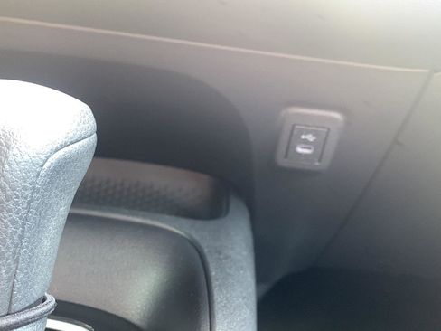 Used 2025 Toyota Corolla LE FWD image 29