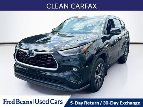 Used 2021 Toyota Highlander XLE AWD/4WD image 3