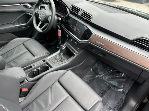 Used 2025 Audi Q3 2.0T Premium w/ Black Optic Sport Package AWD/4WD image 16
