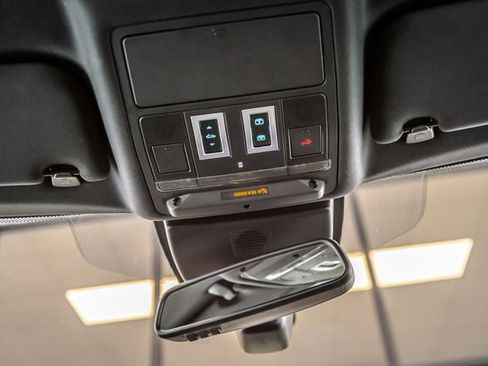 Used 2018 Jaguar XF S image 35