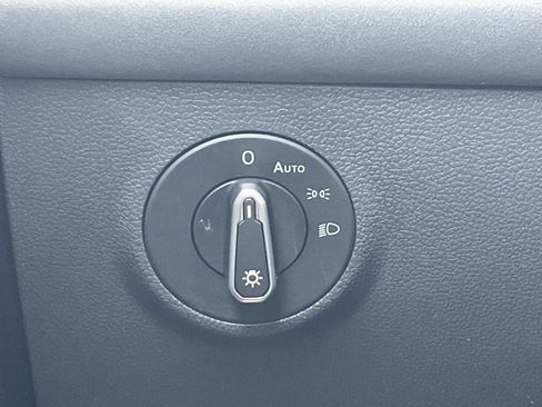 New 2026 Volkswagen Taos SE FWD image 20