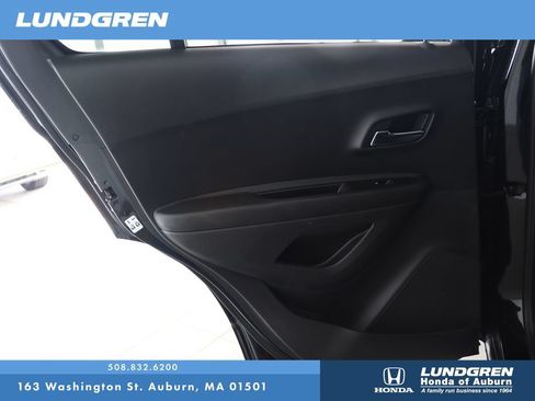 Used 2020 Chevrolet Trax LT w/ Redline Edition FWD image 13