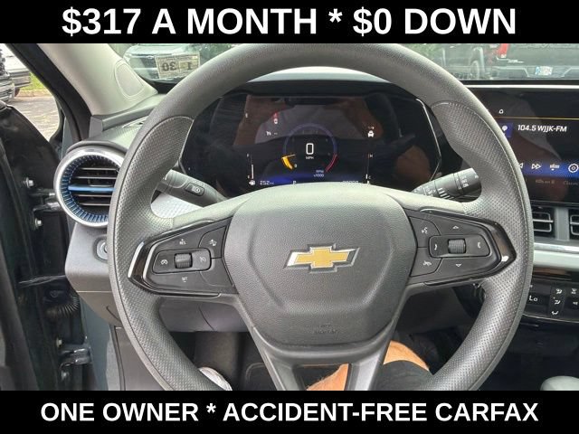 Used 2025 Chevrolet Trax LT FWD image 18
