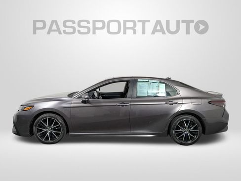 Used 2022 Toyota Camry SE w/ Convenience Package image 2