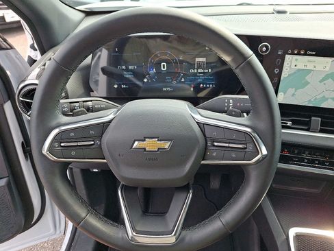 Used 2026 Chevrolet Equinox LT FWD image 19