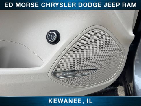 Used 2023 Buick Envision Avenir AWD/4WD image 23