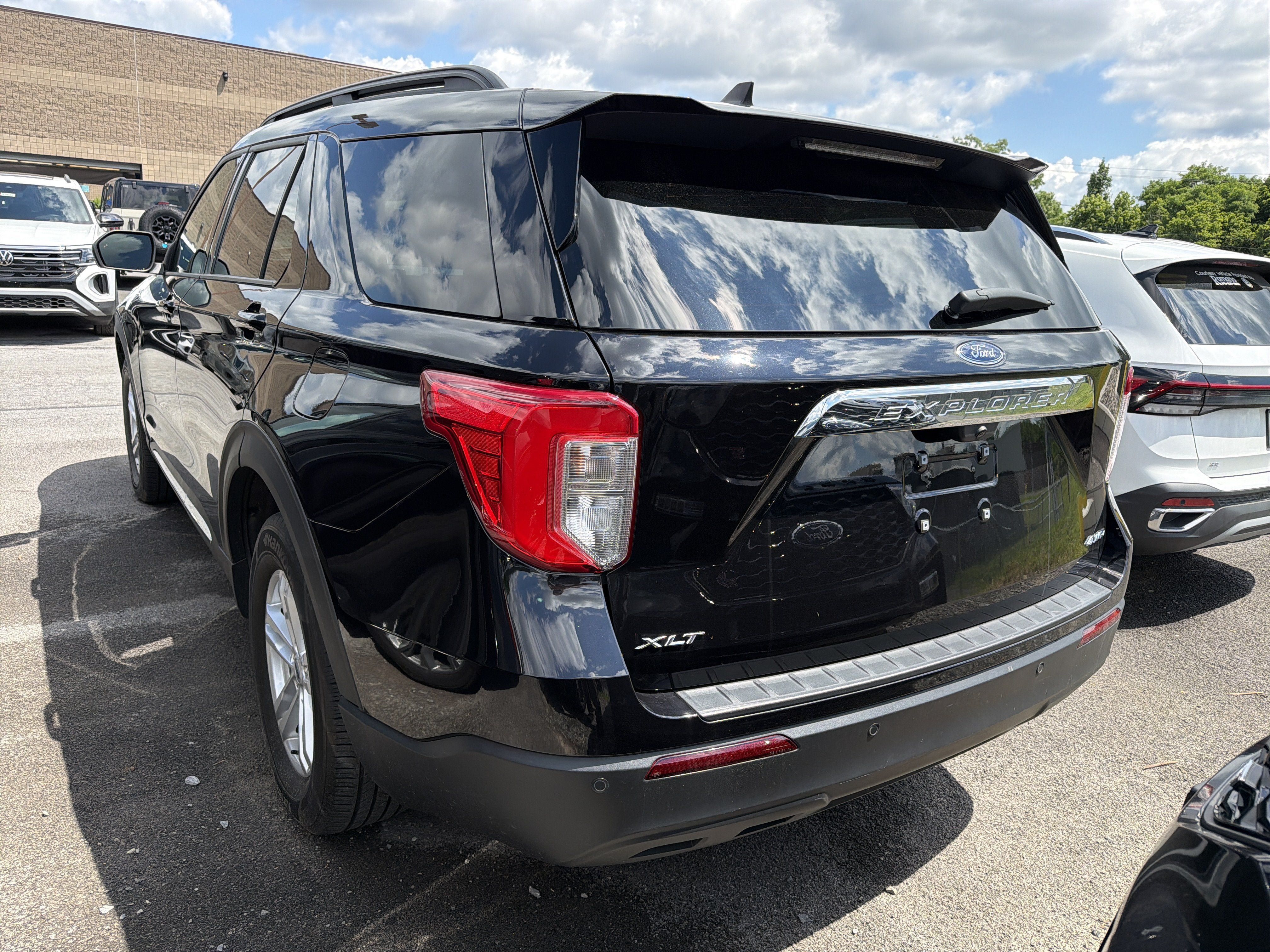 Used 2023 Ford Explorer XLT AWD/4WD image 5