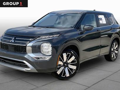 Used 2025 Mitsubishi Outlander SE
