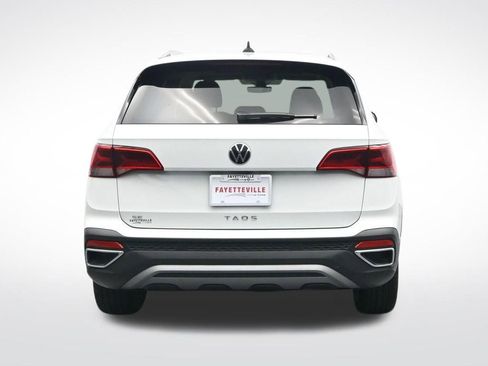Used 2024 Volkswagen Taos SE image 6