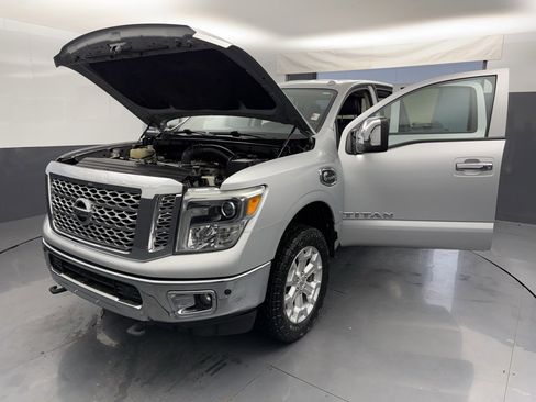 Used 2017 Nissan Titan SL image 16
