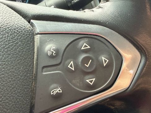 Used 2020 Chevrolet Traverse LT FWD image 32