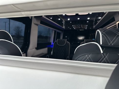 Used 2023 Mercedes-Benz Sprinter 3500 image 42
