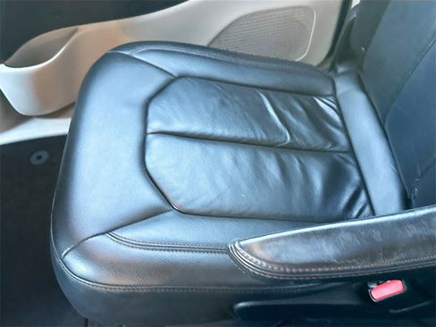 Used 2017 Chrysler Pacifica Touring-L image 28